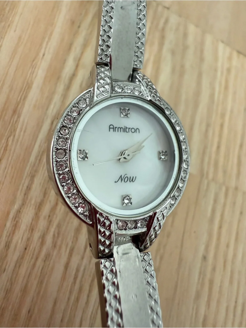 Armitron Now ladies silver tone watch NEW BATTERY
